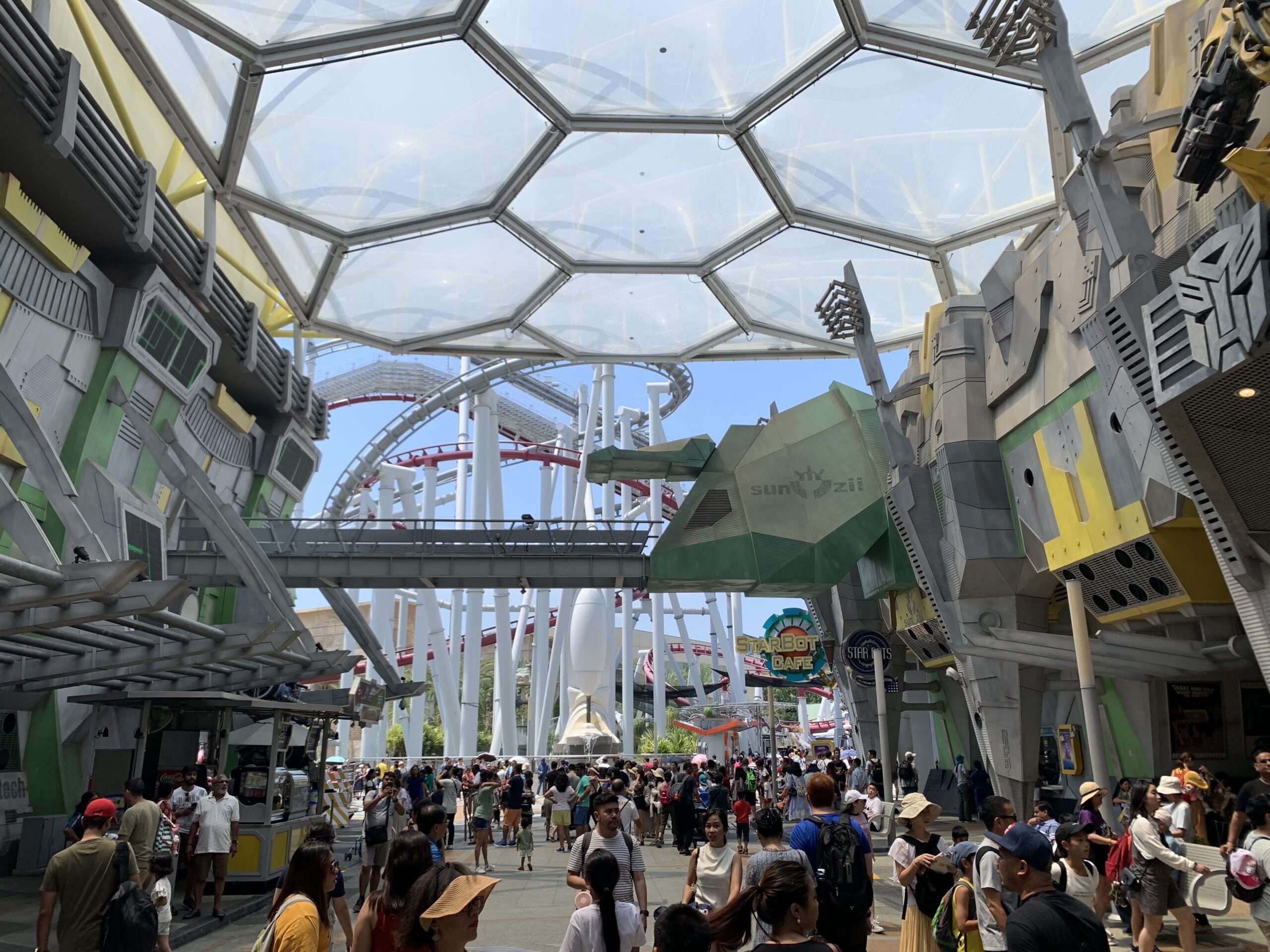 Resorts World Sentosa ETFE canopies at Resorts World Sentosa offer sustainable design, solar control, and lightweight engineering for tropical architecture in Asia-Pacific.