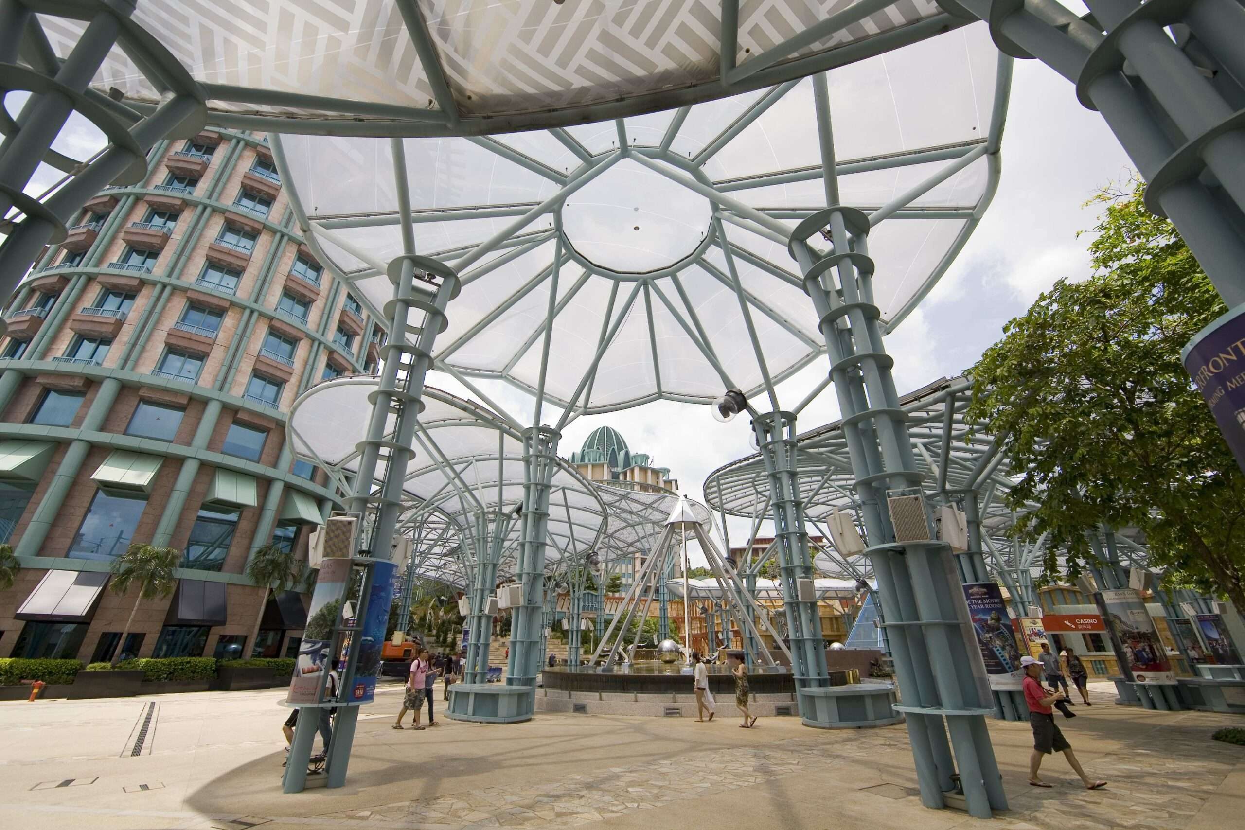 Resorts World Sentosa ETFE canopies at Resorts World Sentosa offer sustainable design, solar control, and lightweight engineering for tropical architecture in Asia-Pacific.