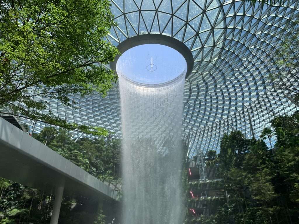 ETFE Singapore: Jewel Changi Airport features 7,390 m² of ETFE drop-off canopies and a 110 m² roof cushion above the Rain Vortex, built for light and durability.