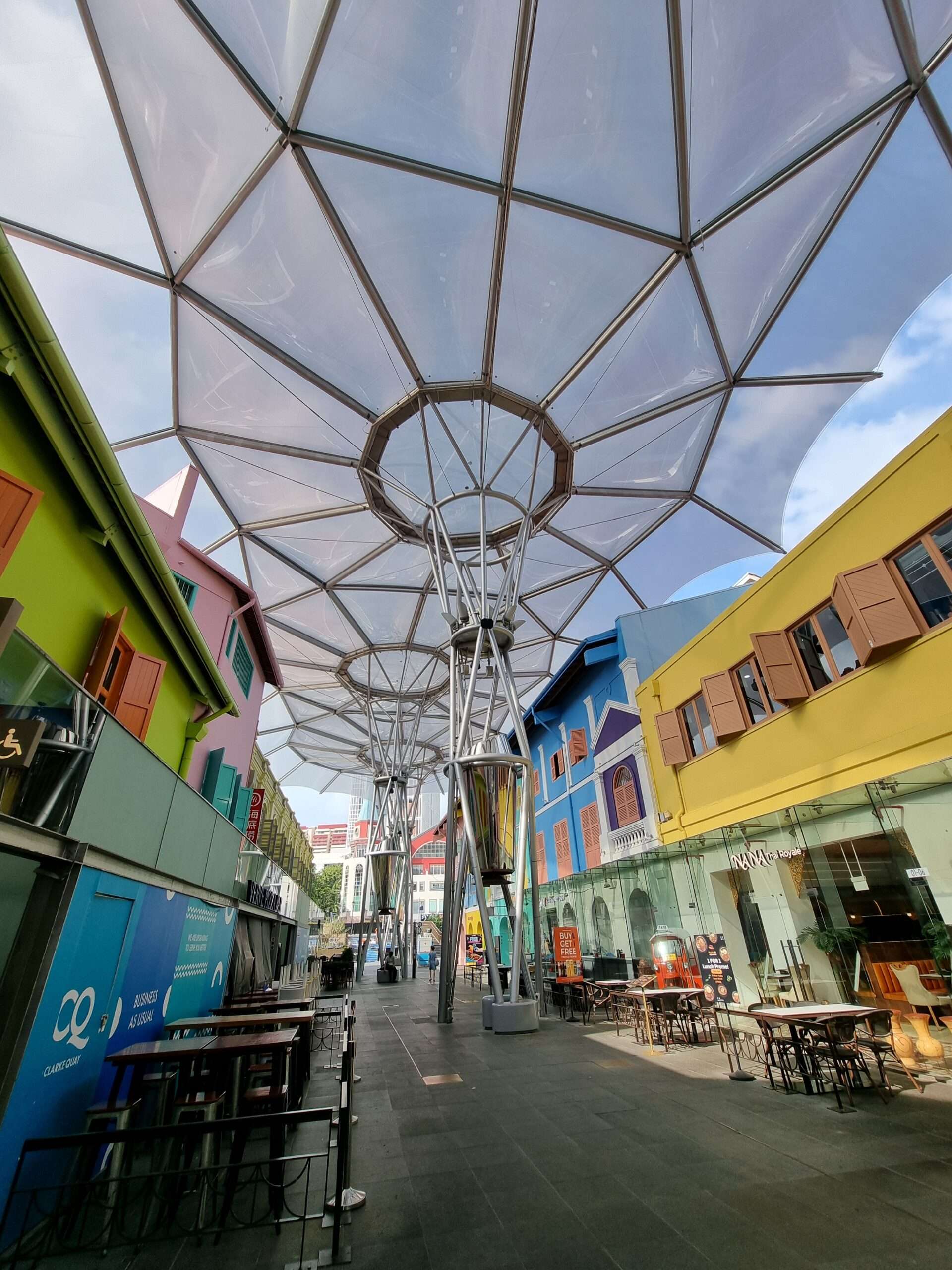 ETFE Singapore: Clarke Quay’s canopy upgrade uses 10,099 m² of printed ETFE panels to reduce heat, let daylight through, and improve comfort in this riverside precinct.
