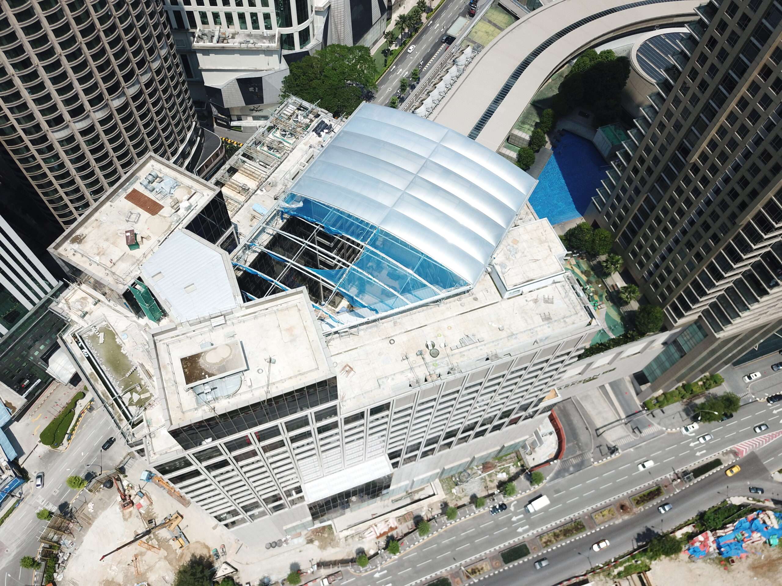 ETFE Malaysia: Royal Pavilion Hotel Kuala Lumpur features a 1,700 m² ETFE roof canopy offering light, protection and an efficient structure.