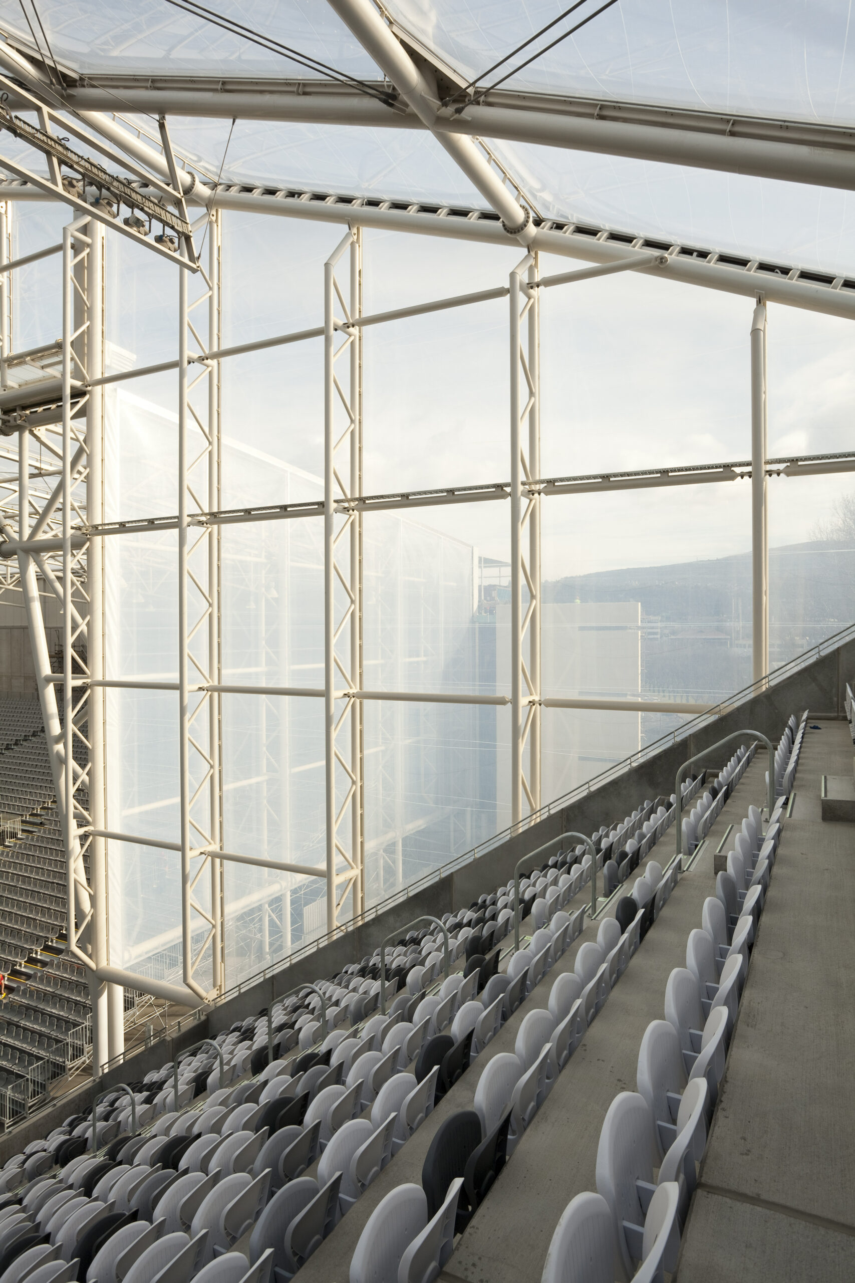 ETFE New Zealand: Forsyth Barr Stadium features a lightweight ETFE roof that supports natural turf growth while providing full weather protection for major events.