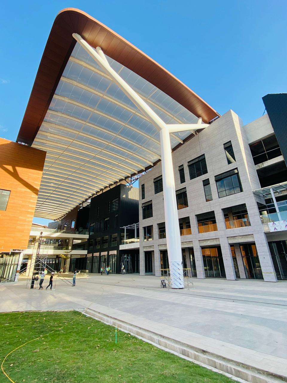 ETFE Philippines: Aseana Parqal features 8,250 m² of elevated ETFE canopies that deliver daylight, shading and low maintenance for Manila’s retail boulevard.