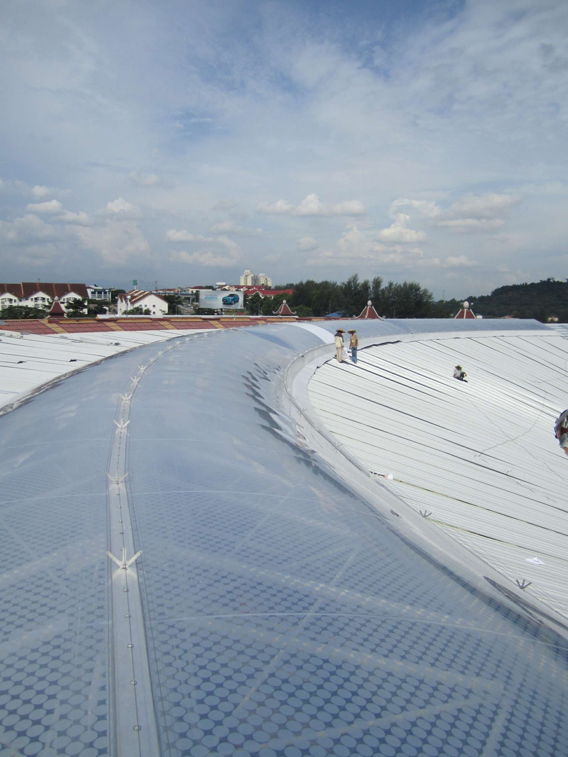 ETFE Malaysia: The Mines Shopping Mall reconstruction included a 500 m² ETFE skylight that brings natural daylight into retail space while offering solar shading and comfort.