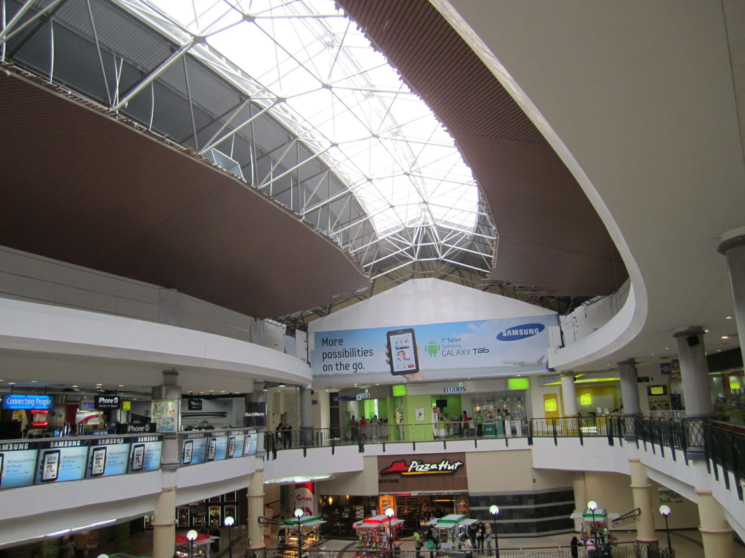 ETFE Malaysia: The Mines Shopping Mall reconstruction included a 500 m² ETFE skylight that brings natural daylight into retail space while offering solar shading and comfort.