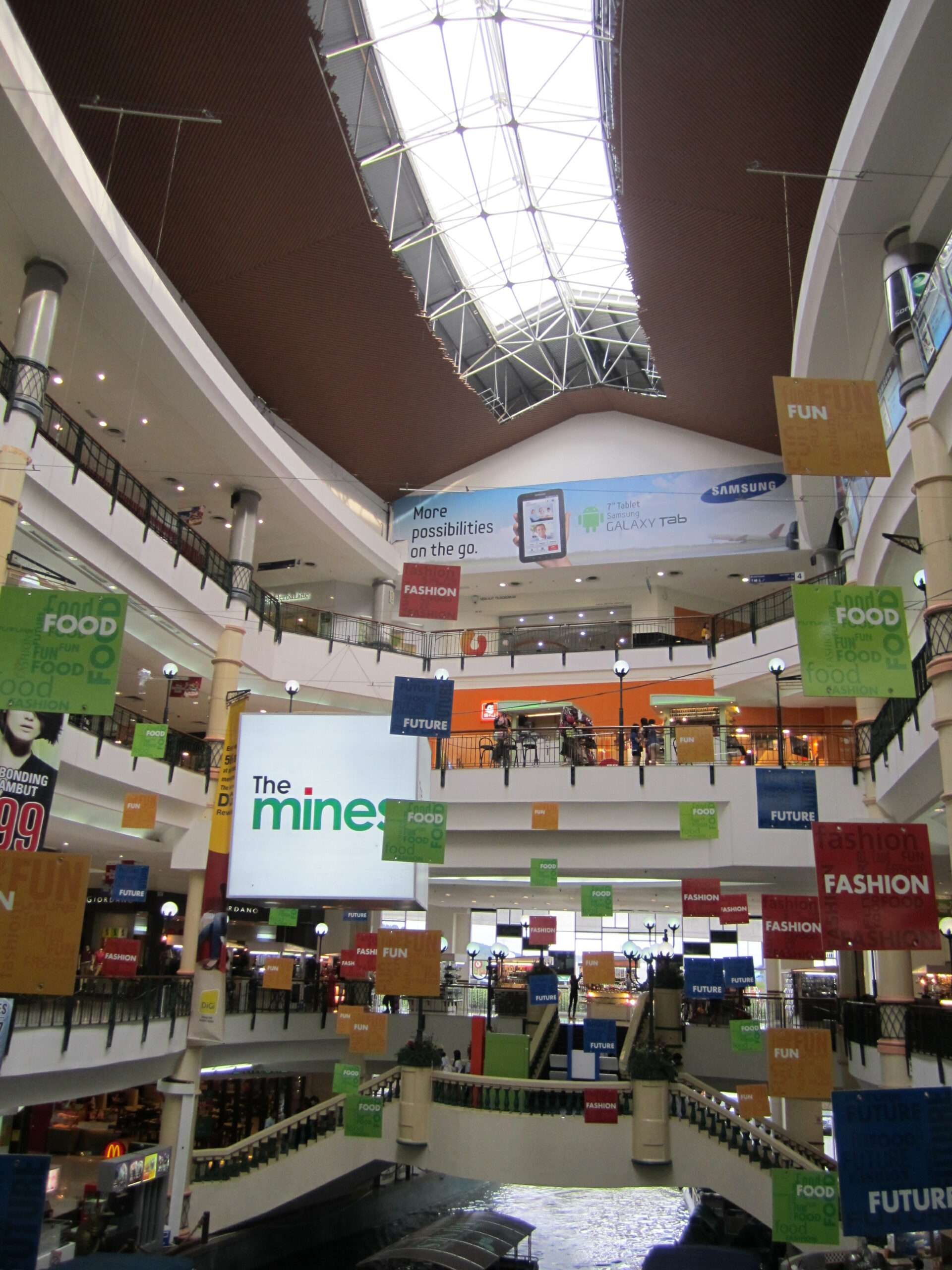 ETFE Malaysia: The Mines Shopping Mall reconstruction included a 500 m² ETFE skylight that brings natural daylight into retail space while offering solar shading and comfort.