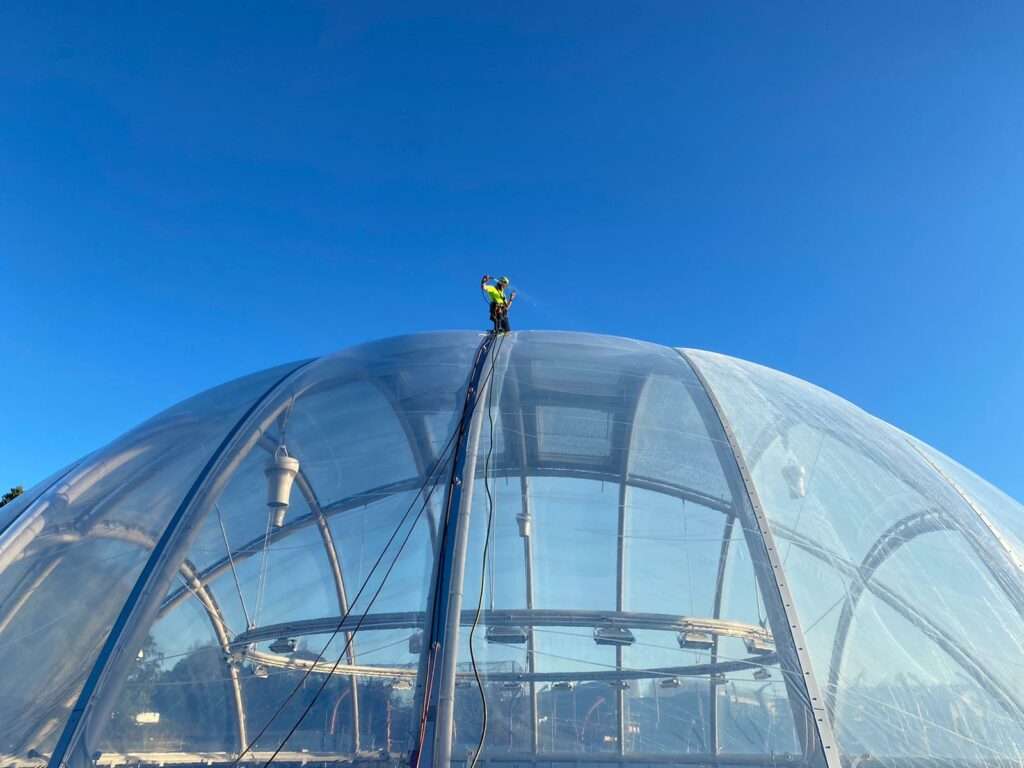 ETFE New Zealand: Auckland Zoo’s Swamp Forest dome uses a transparent ETFE roof to bring daylight, light weight and habitat performance to a tropical environment in the zoo.