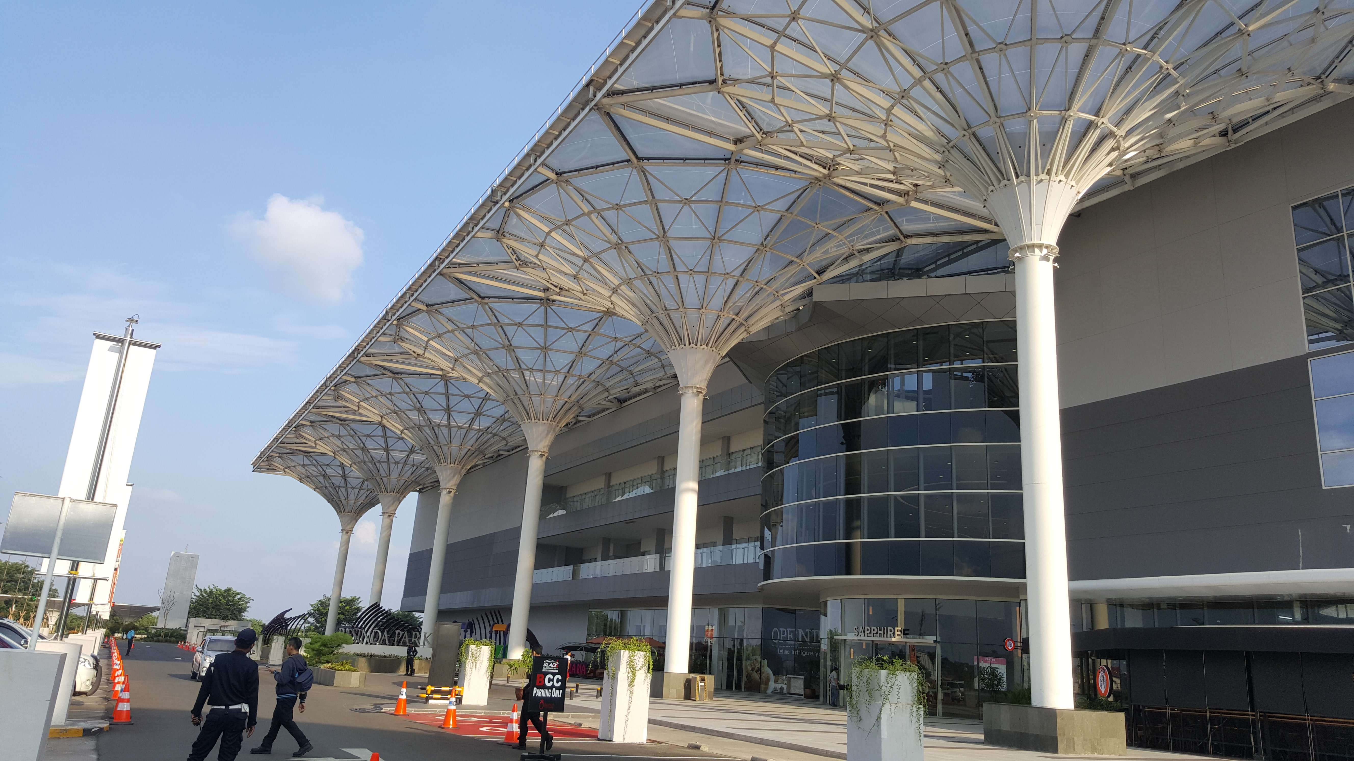 ETFE Indonesia: Resinda Park Mall features six large ETFE canopies that offer shelter, thermal control and identity for entrance zones in tropical West Java.