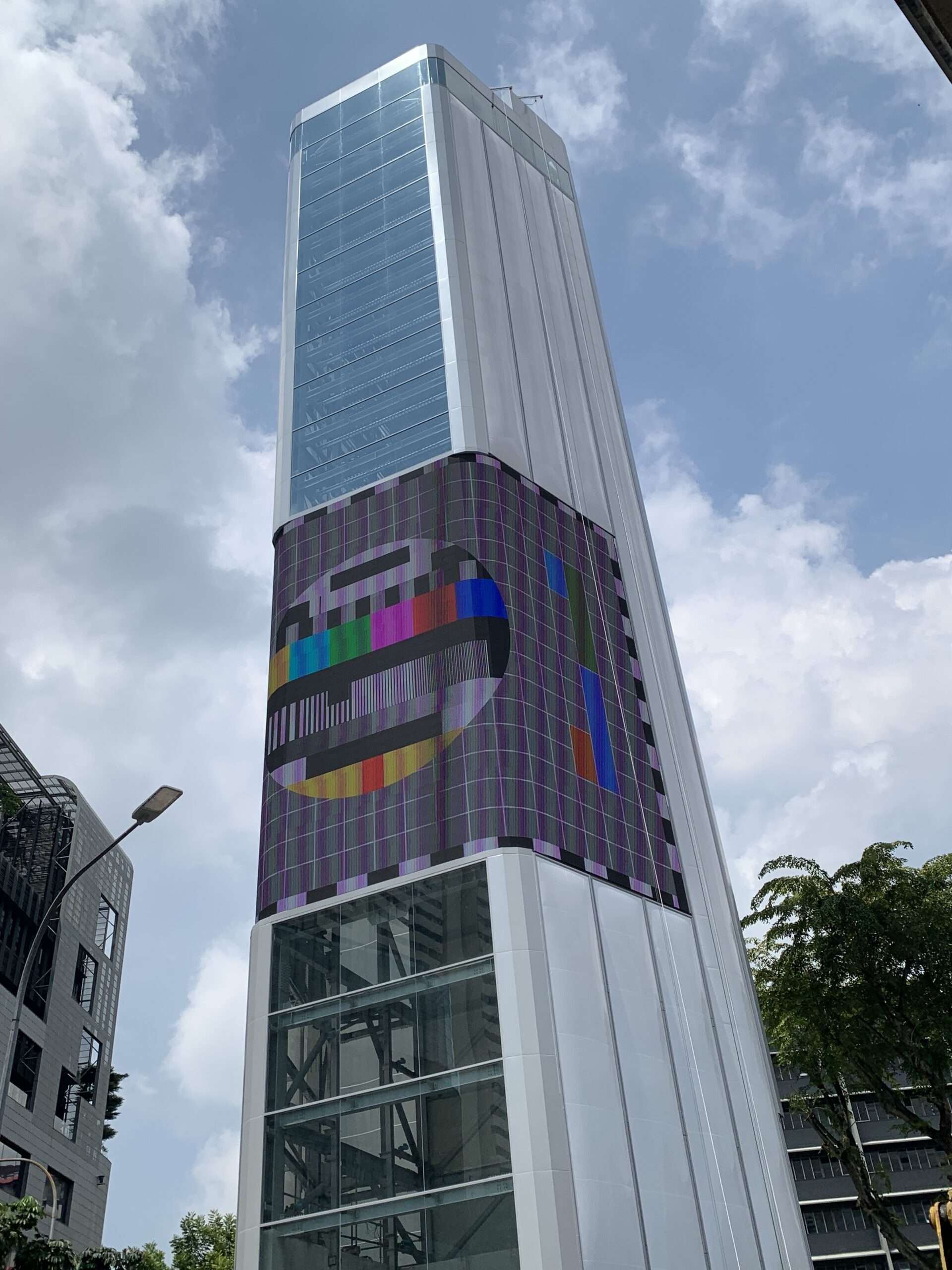 ETFE Singapore: Ten Square’s vertical ETFE facade integrates large LED displays and high-rise cladding for a dynamic downtown landmark.