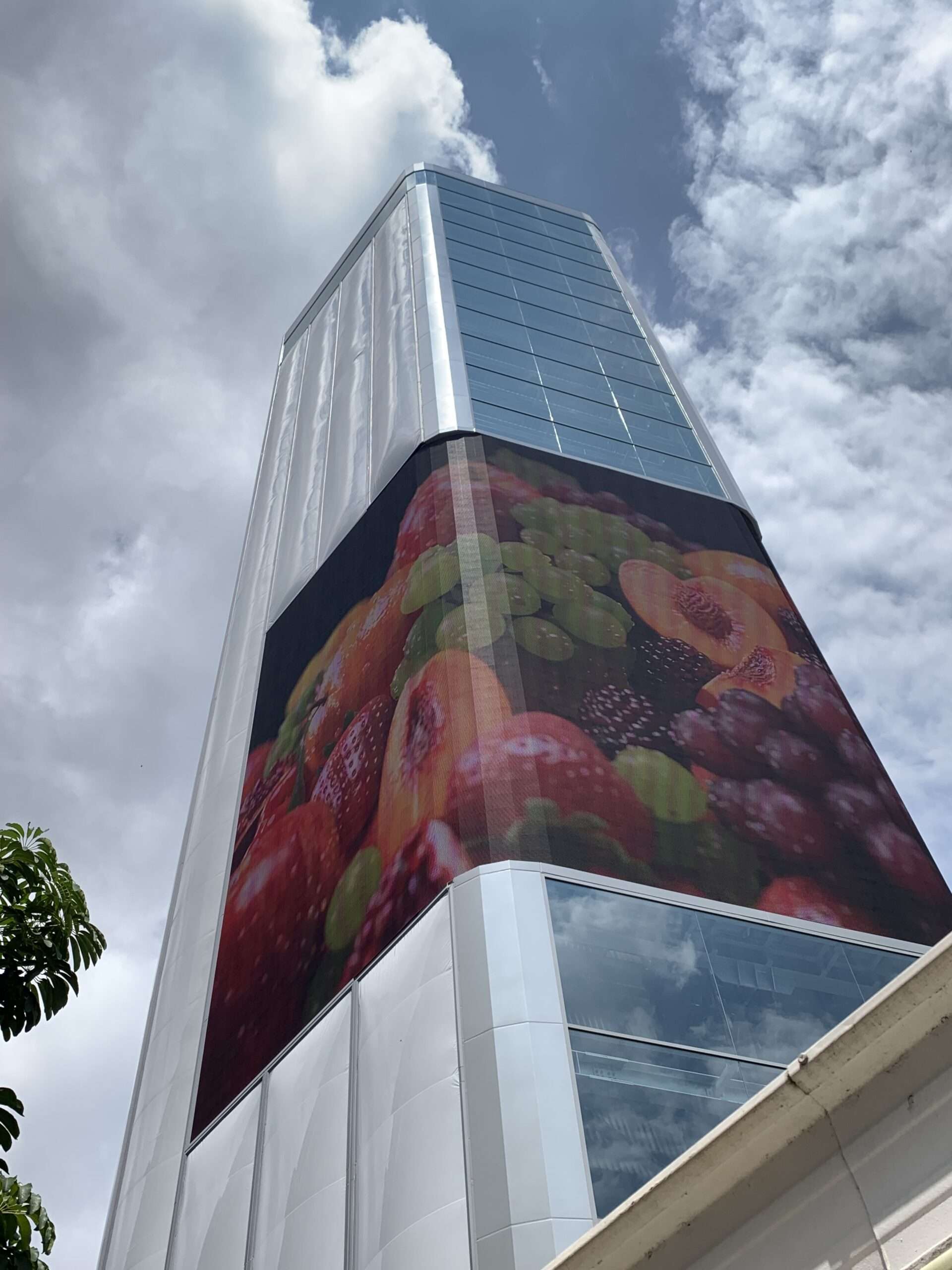 ETFE Singapore: Ten Square’s vertical ETFE facade integrates large LED displays and high-rise cladding for a dynamic downtown landmark.