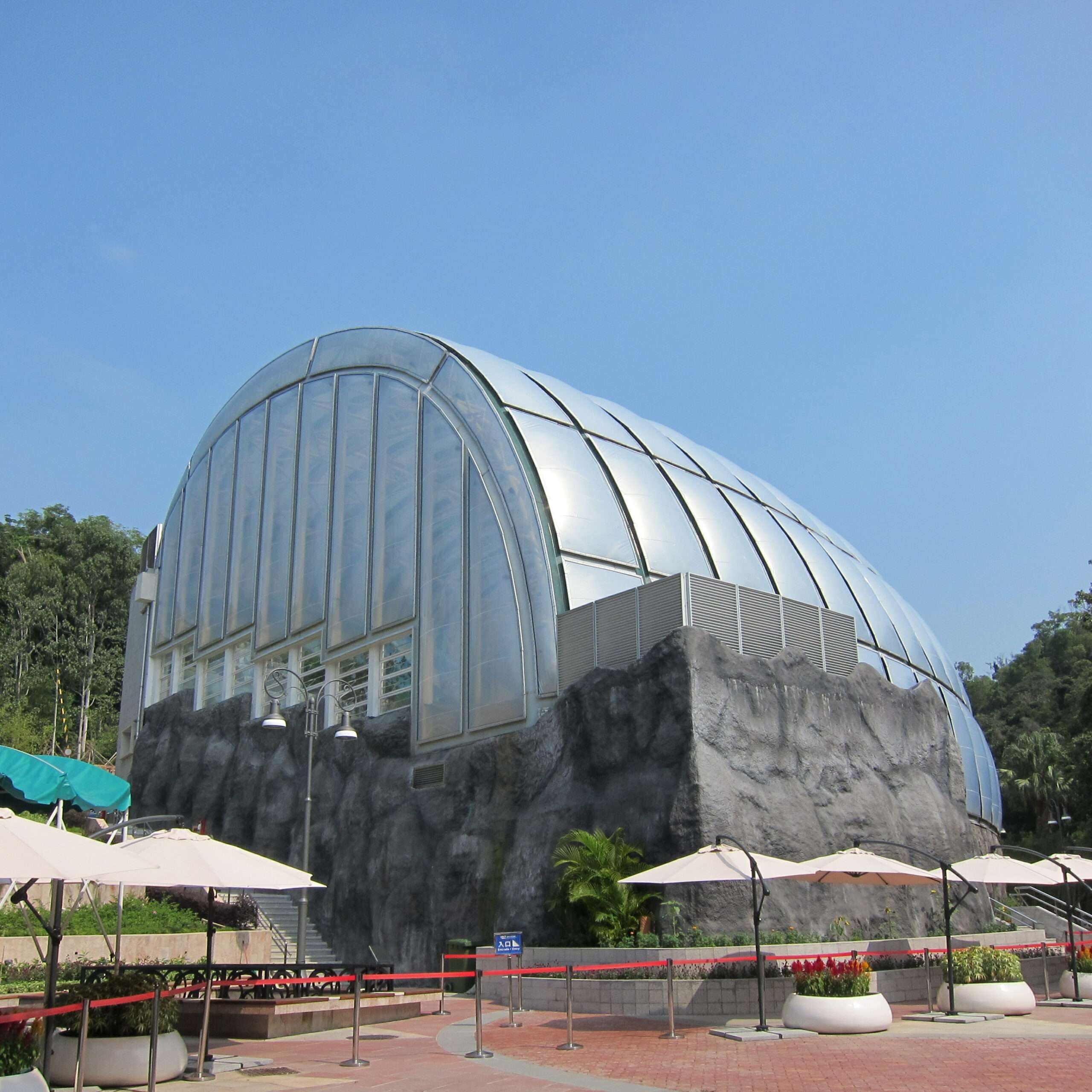 ETFE Hong Kong: Ocean Park Panda House uses a 2,600 m² transparent ETFE roof to bring daylight, habitat comfort and durability to a zoo environment.