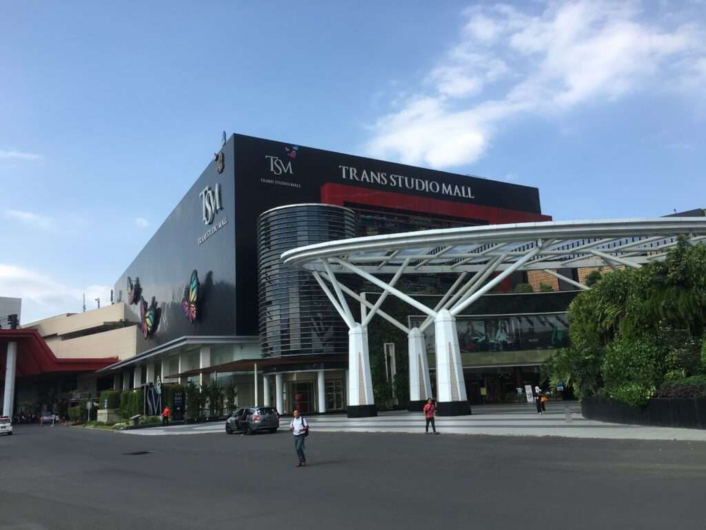 ETFE Indonesia: Trans Studio Mall features a two-layer ETFE canopy providing lightweight sun and rain protection for outdoor retail spaces