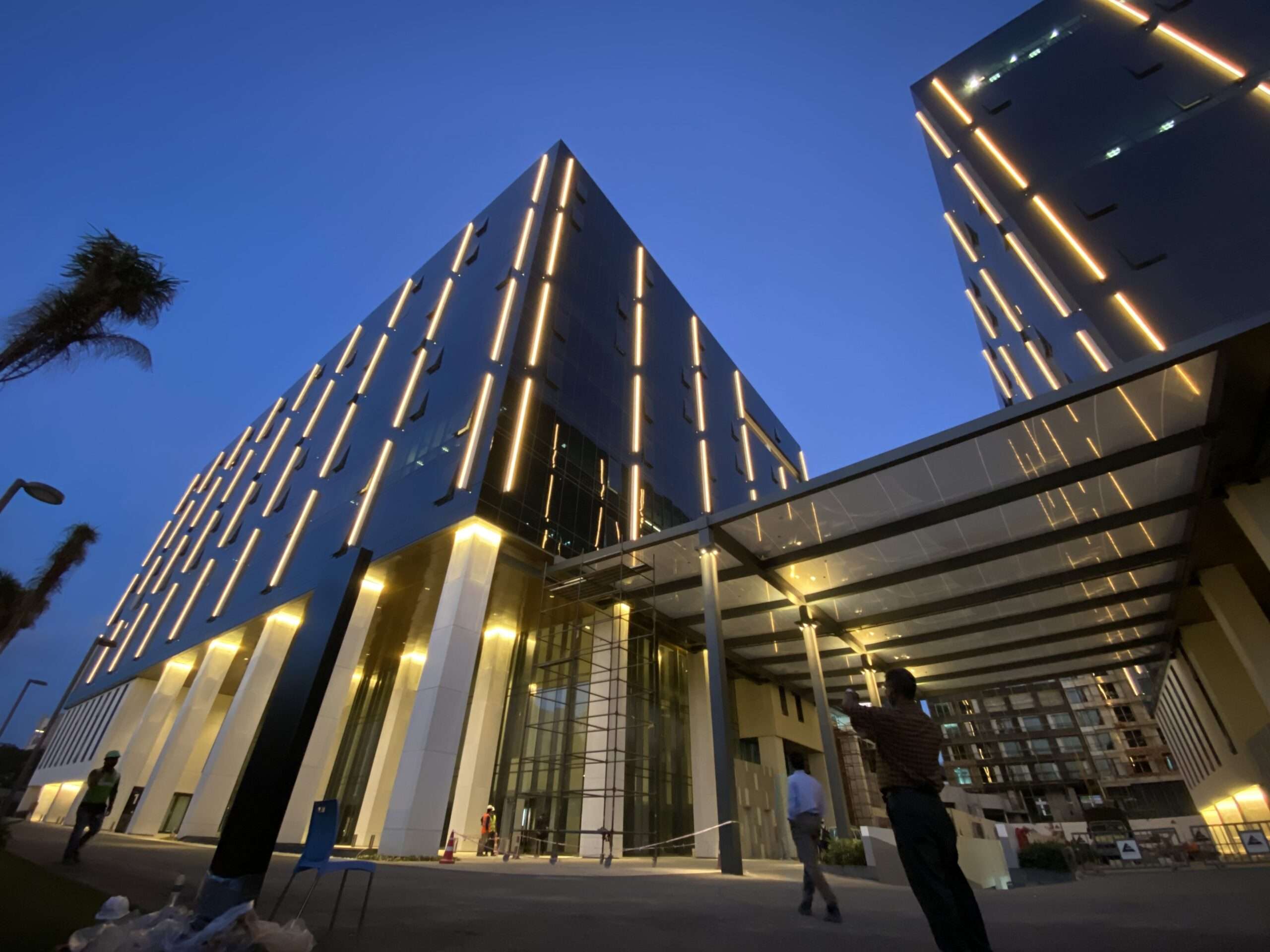 ETFE India: Manyata Embassy Business Park features 4,637 m² of ETFE canopies connecting office buildings with solar control, daylight and low-maintenance performance.