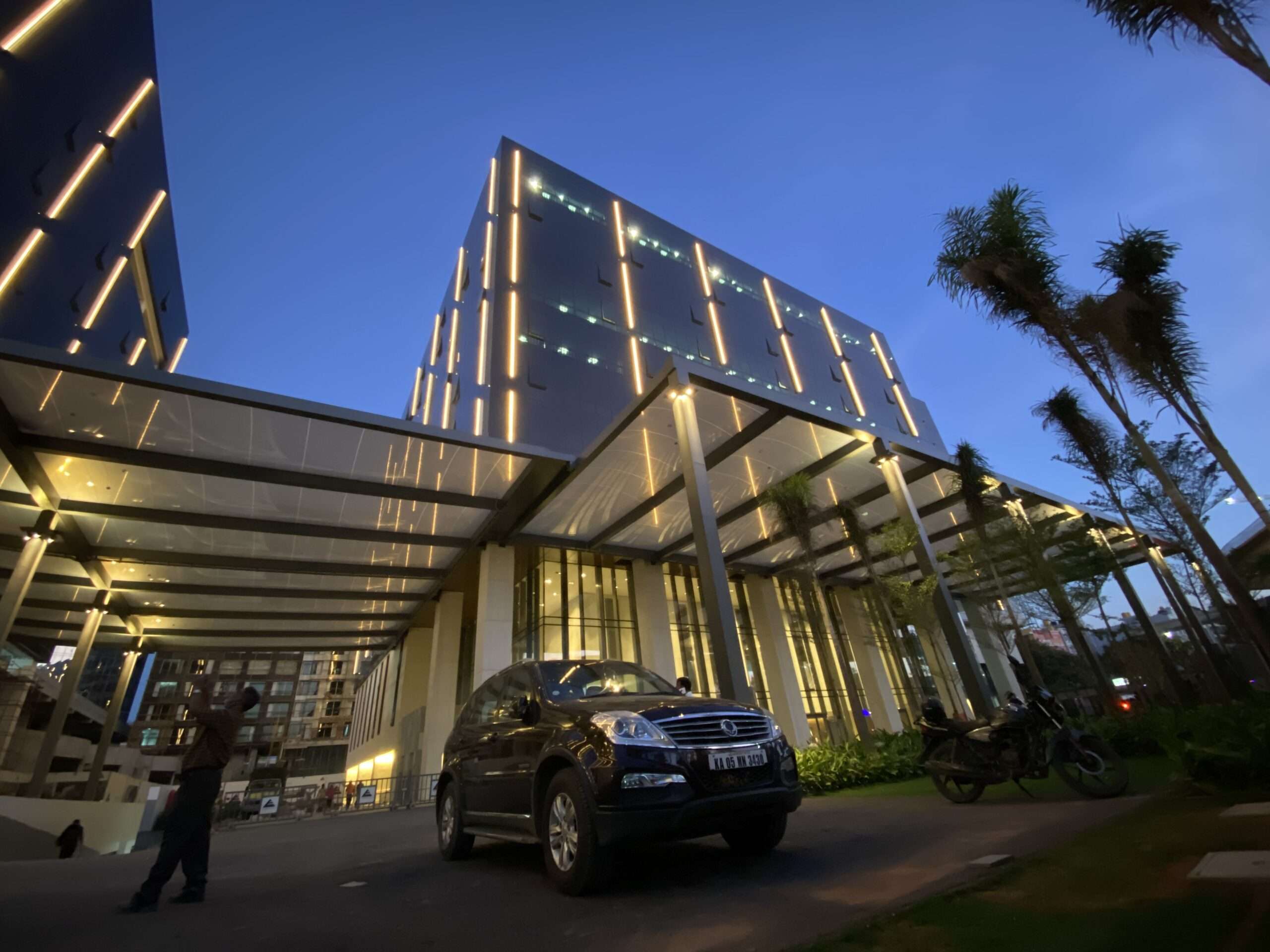 ETFE India: Manyata Embassy Business Park features 4,637 m² of ETFE canopies connecting office buildings with solar control, daylight and low-maintenance performance.