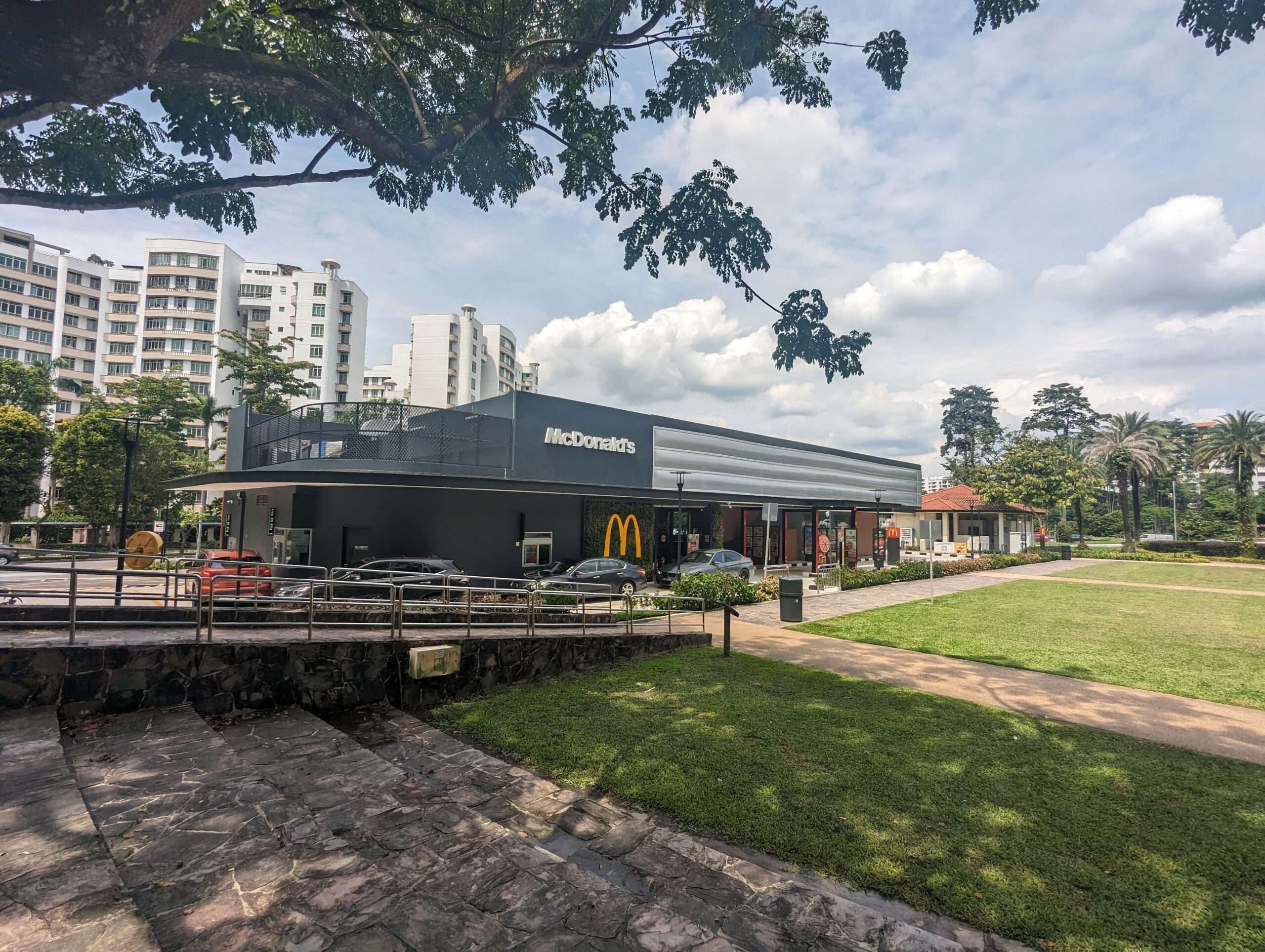 ETFE Singapore: McDonald’s at Choa Chu Kang Park features a lightweight ETFE facade providing shade and rain protection for an open park pavilion.