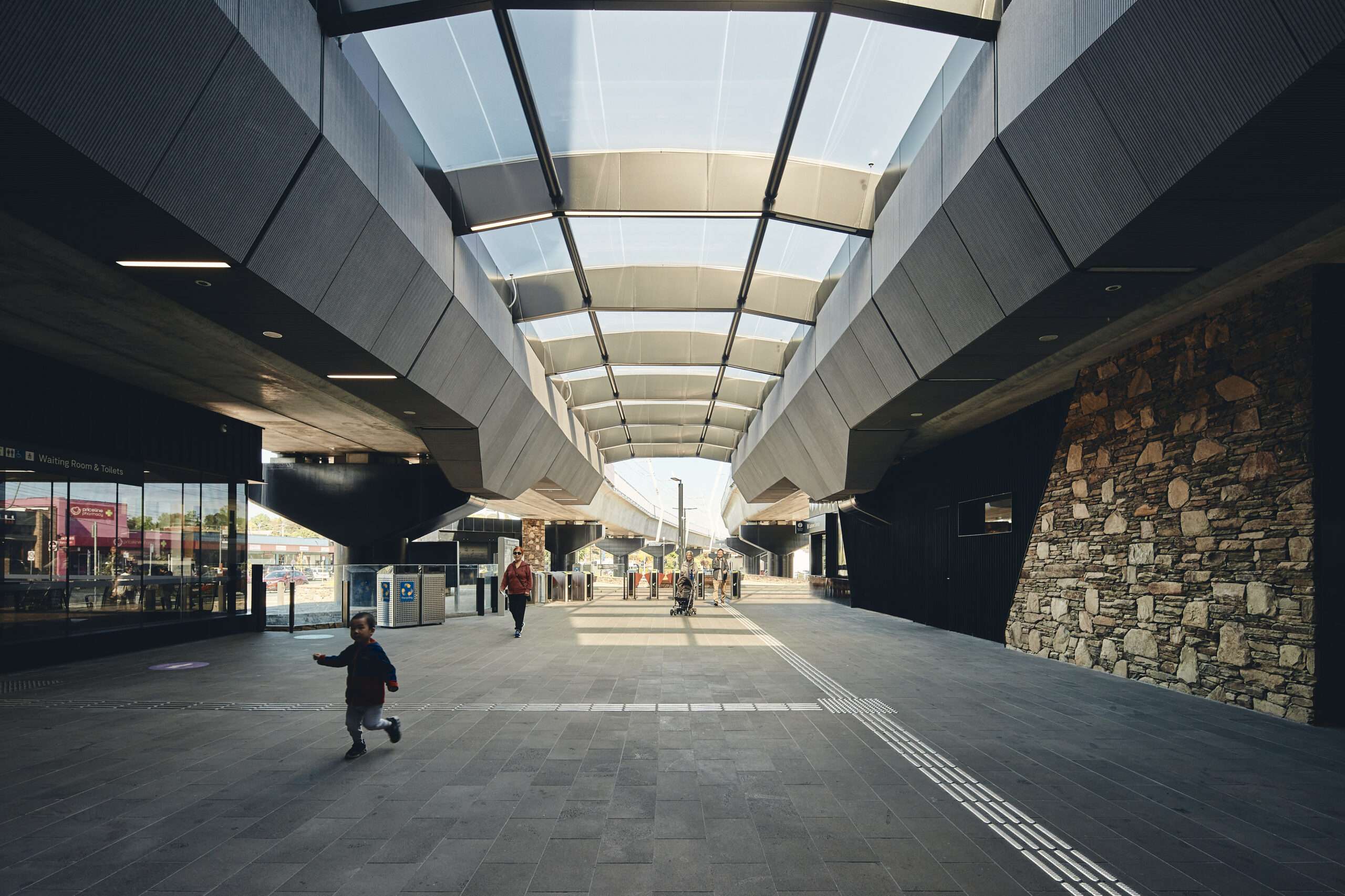 ETFE Australia: Mooroolbark Station in Melbourne features a 220 m² ETFE atrium designed for lightweight performance, daylight and movement between train tracks.